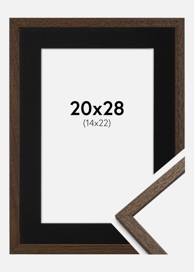 Ram med passepartou Fotolijst Edsbyn Walnoot 20x28 cm - Passe-partout Zwart 15x23 cm