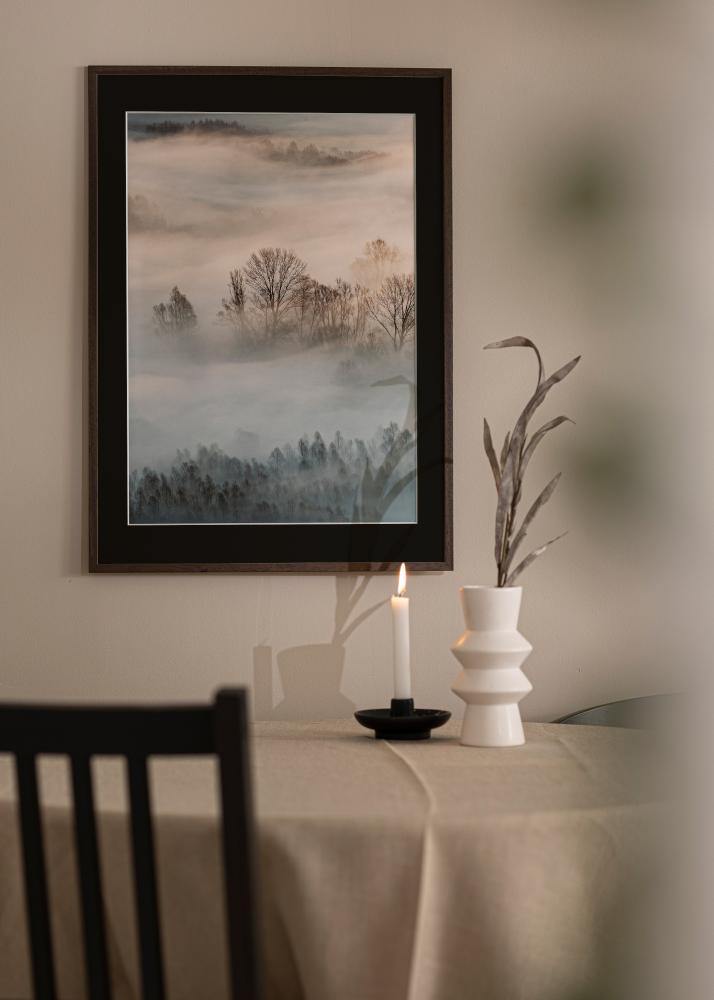 Ram med passepartou Fotolijst Edsbyn Walnoot 35x50 cm - Passe-partout Zwart 24x30 cm