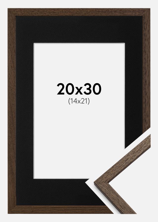 Ram med passepartou Fotolijst Edsbyn Walnoot 20x30 cm - Passe-partout Zwart 15x22 cm