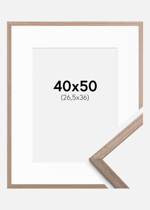 Ram med passepartou Fotolijst Edsbyn Licht Walnoot 40x50 cm - Passe-partout Wit 27,5x37 cm